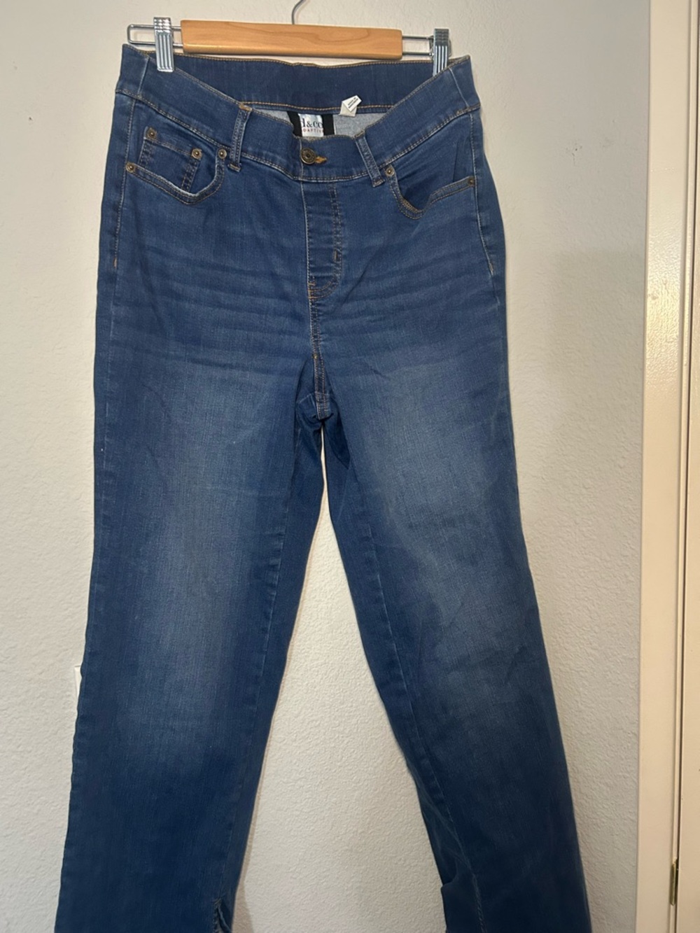 Classic women Blue Denim Jeans - Straight Fit